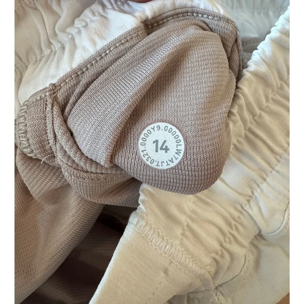 Lululemon NWT Hotty Hot LR Short 4